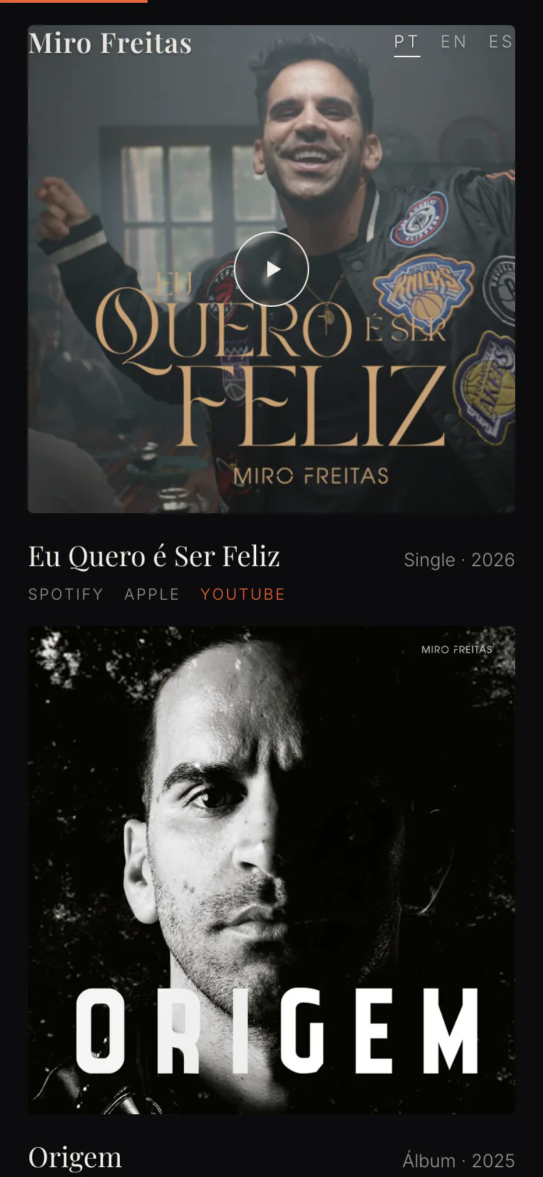 Secção de música no telemóvel, com capas e ligações de streaming